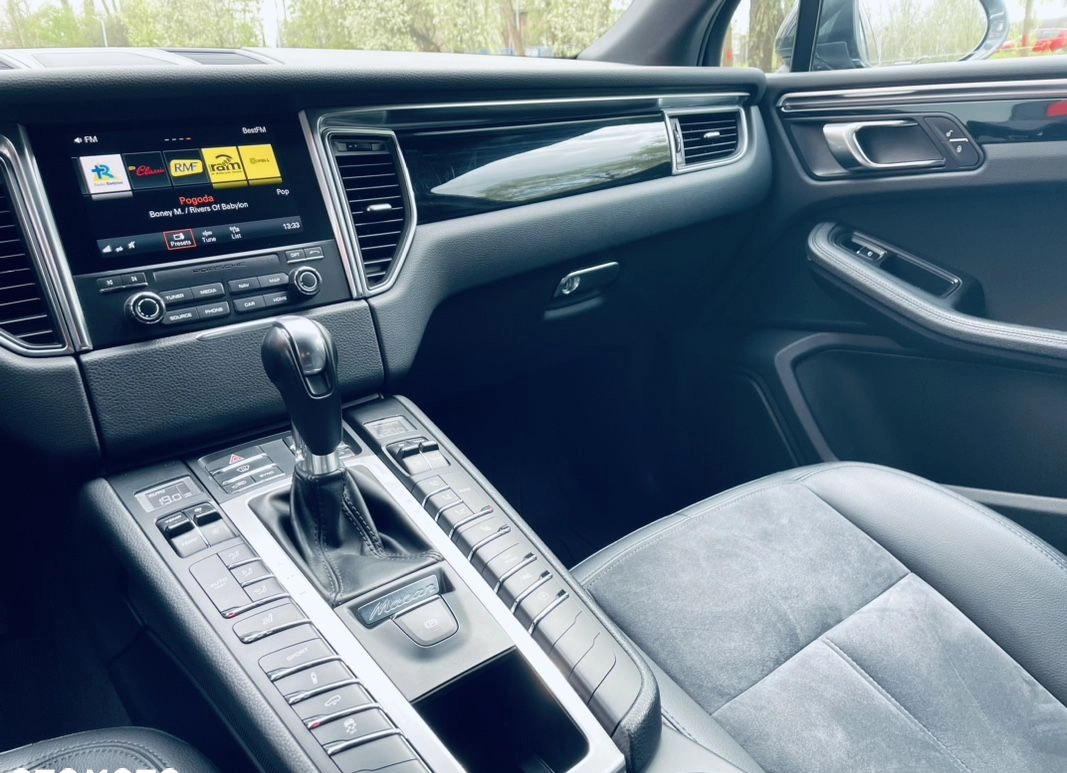 Porsche Macan cena 165900 przebieg: 98600, rok produkcji 2017 z Kisielice małe 191